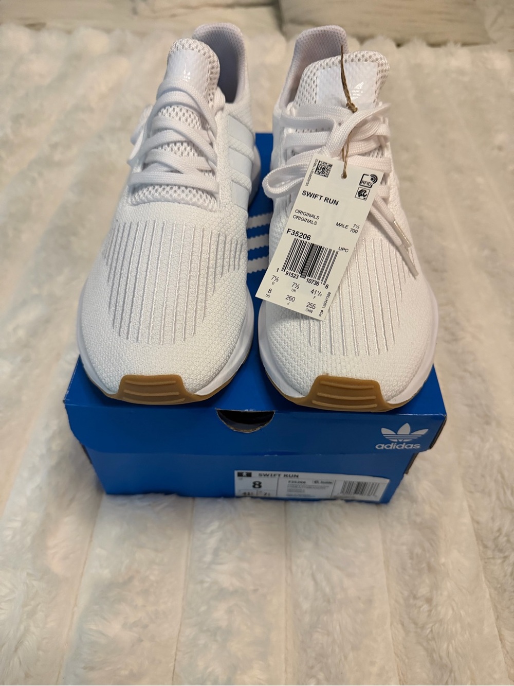 Adidas Swift Run men’s size 8 / women’s 9.5
